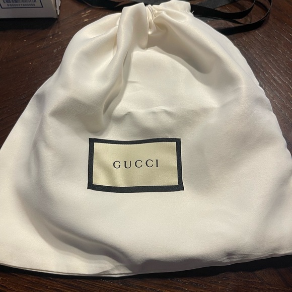 Black and gold Gucci belt - Picture 3 of 8